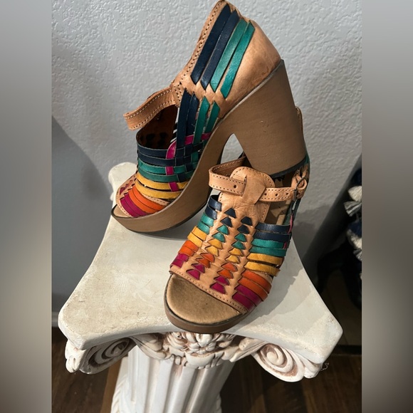 Huarache Sandal - Picture 3 of 9